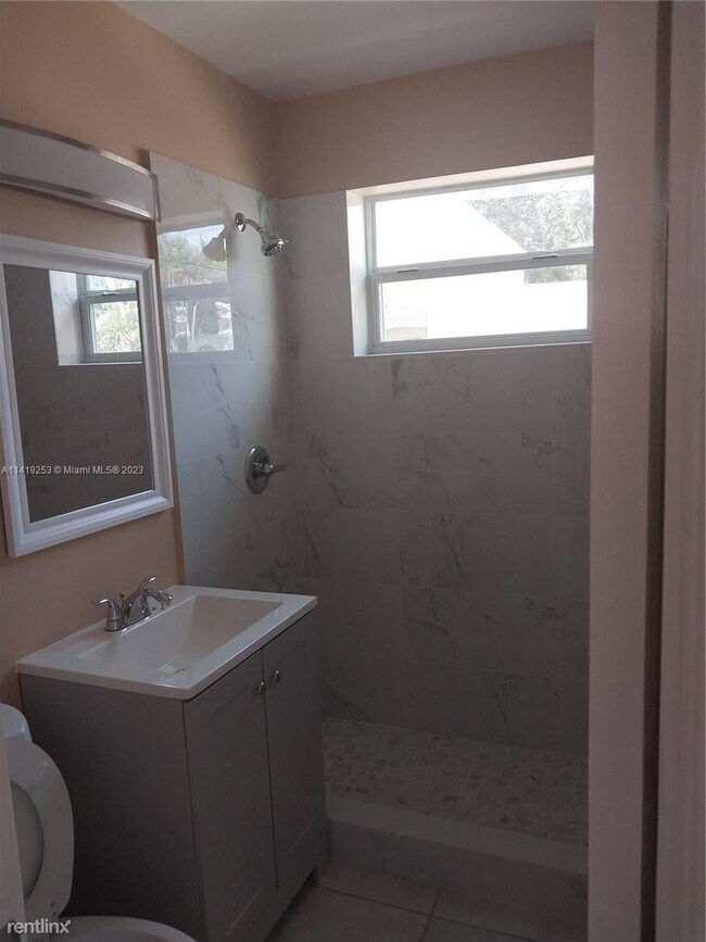 Foto del edificio - 4 br, 2 bath House - 2323 Harding St