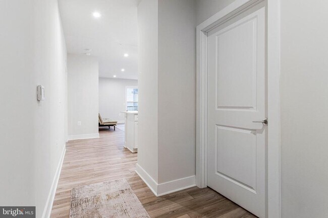 Building Photo - 102 St Ives Pl