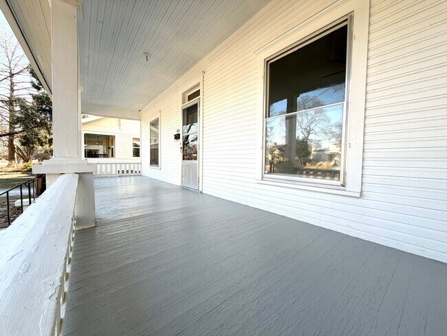 Building Photo - Located Near MSU in the desirable Roundtree Neighborhood