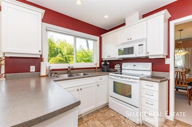 Photo du bâtiment - 7465 Crestwood Dr