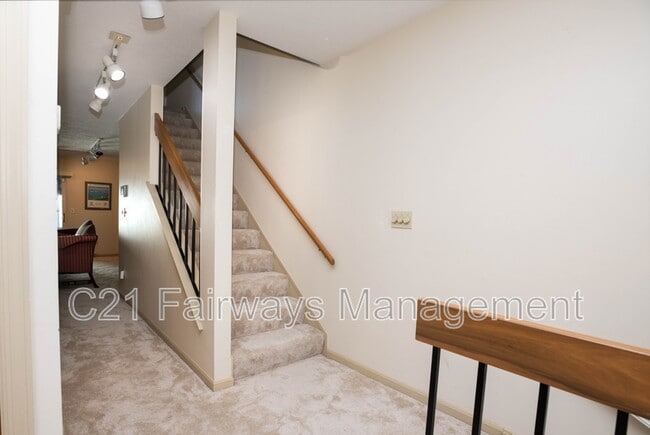 Building Photo - 804 Fairways Dr
