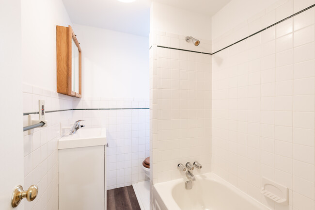 Bath and Shower combo - 533 E Girard Ave