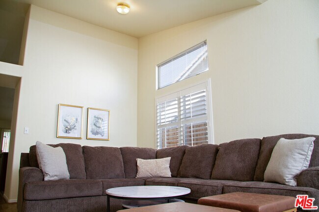 Building Photo - 8506 Blue Heron Dr