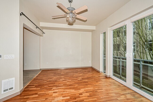 Foto del edificio - 375 Kirkland Ave