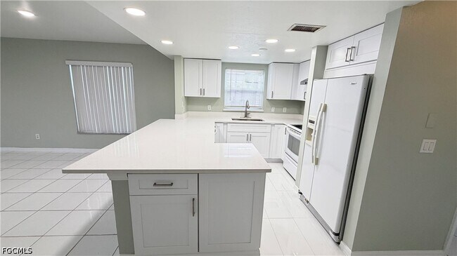 Building Photo - 28 Cosmopolitan Dr