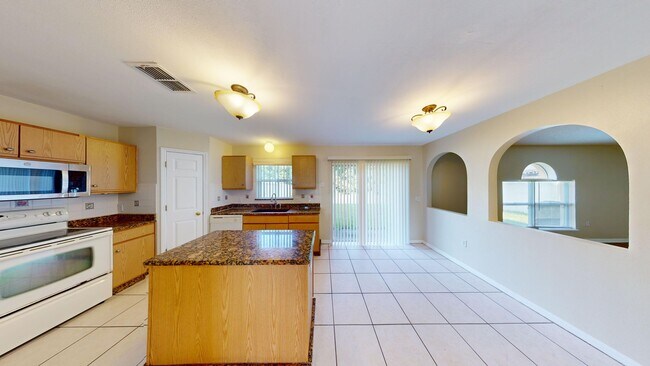 Building Photo - Beautiful 2-Story 3/2.5 - with 2 Bonus Roo...