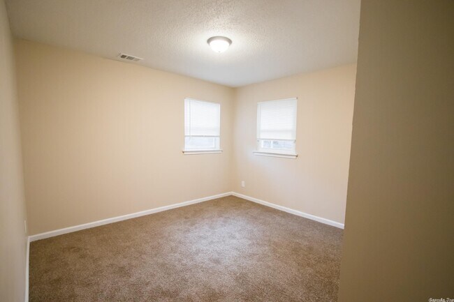 Building Photo - 6610 E Wakefield Dr