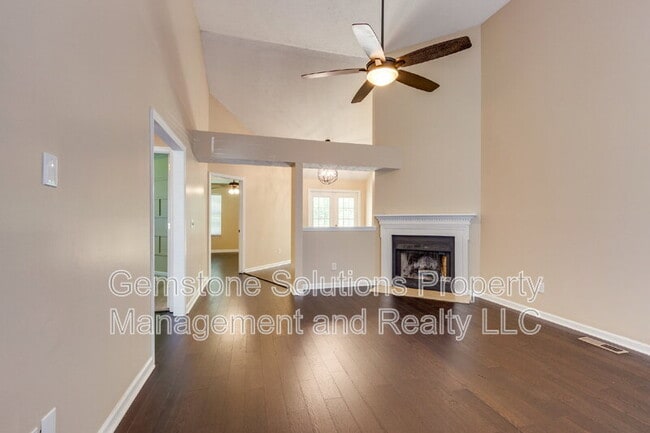 Building Photo - 1111 Cedarhill Ct