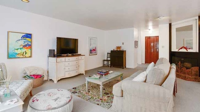 Living Area - 1885 Pacific Ave