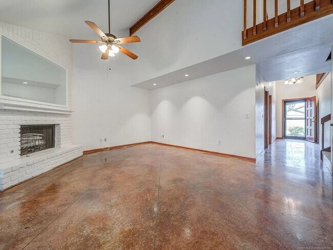 Foto del edificio - MUST SEE / AMAZING 4 BED 2 BATH IN JENKS S...
