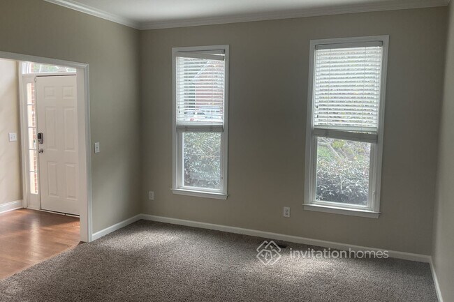 Foto del edificio - 1818 Babbling Brook NW
