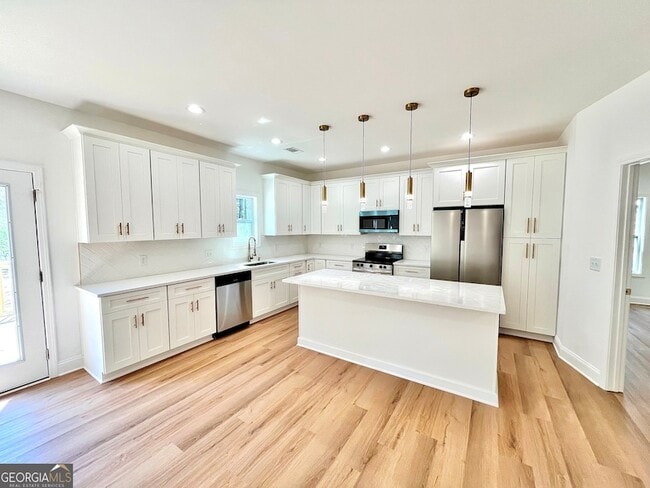 Building Photo - 204 Custer Cir