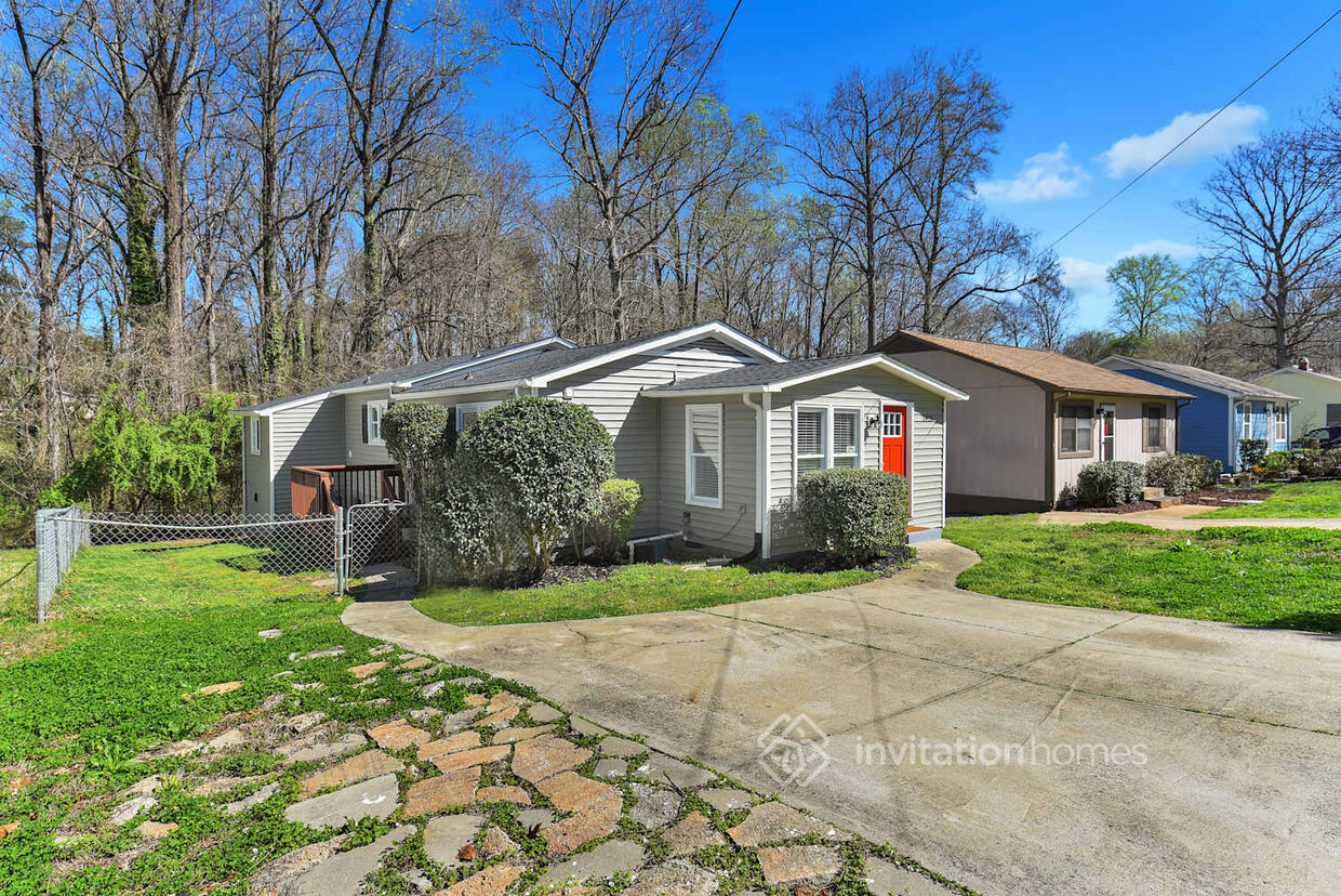 Foto principal - 3825 Oakwood Rd