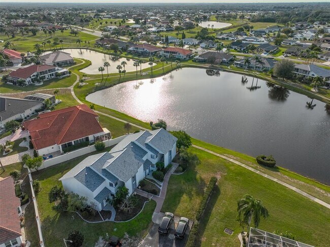 Foto del edificio - 611 Lively Dr