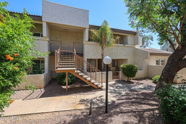 Building Photo - 11026 N 28th Dr
