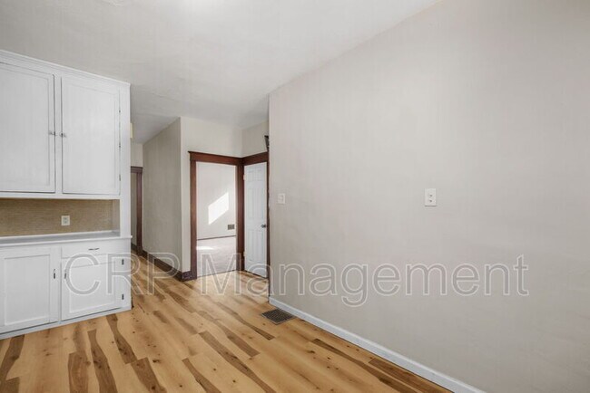 Foto del edificio - 5033 Ray Ave