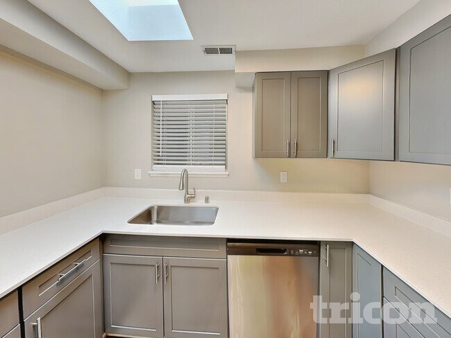 Foto del edificio - 1021 30th St NE