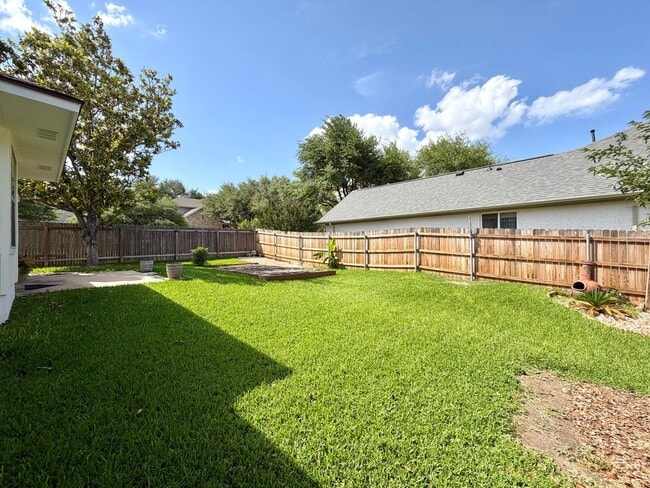 Building Photo - 14900 Doria Dr