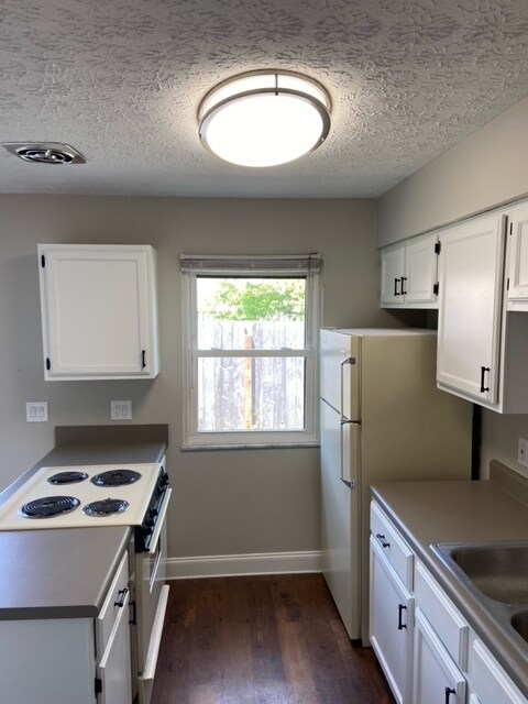 Building Photo - 700 Alta View Ct