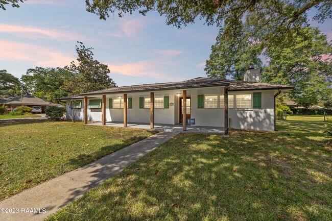 Foto del edificio - 124 S Locksley Dr