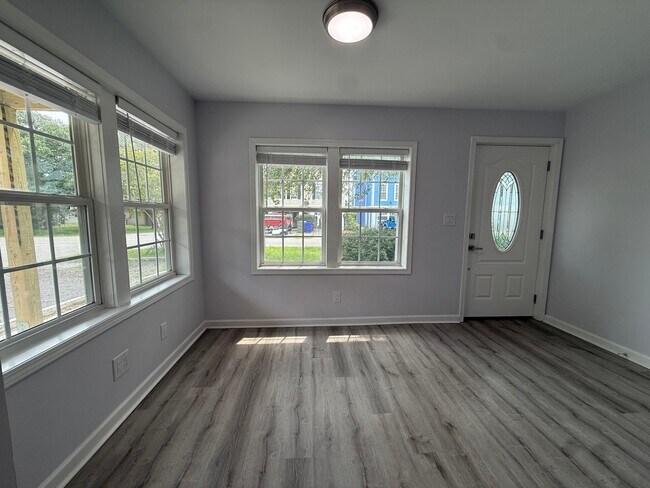 Foto del edificio - 120 N Pinewood Dr