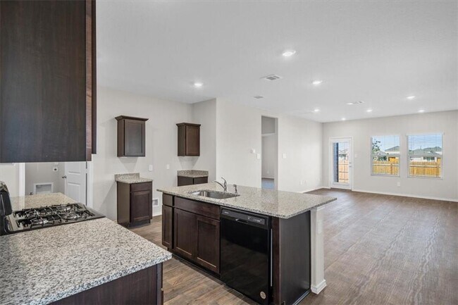 Foto del edificio - 215 Skipping Stone Ln