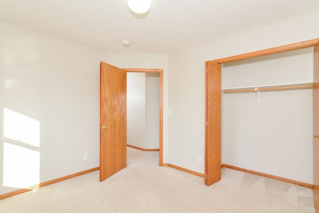 Foto del edificio - 9290 Creek Way