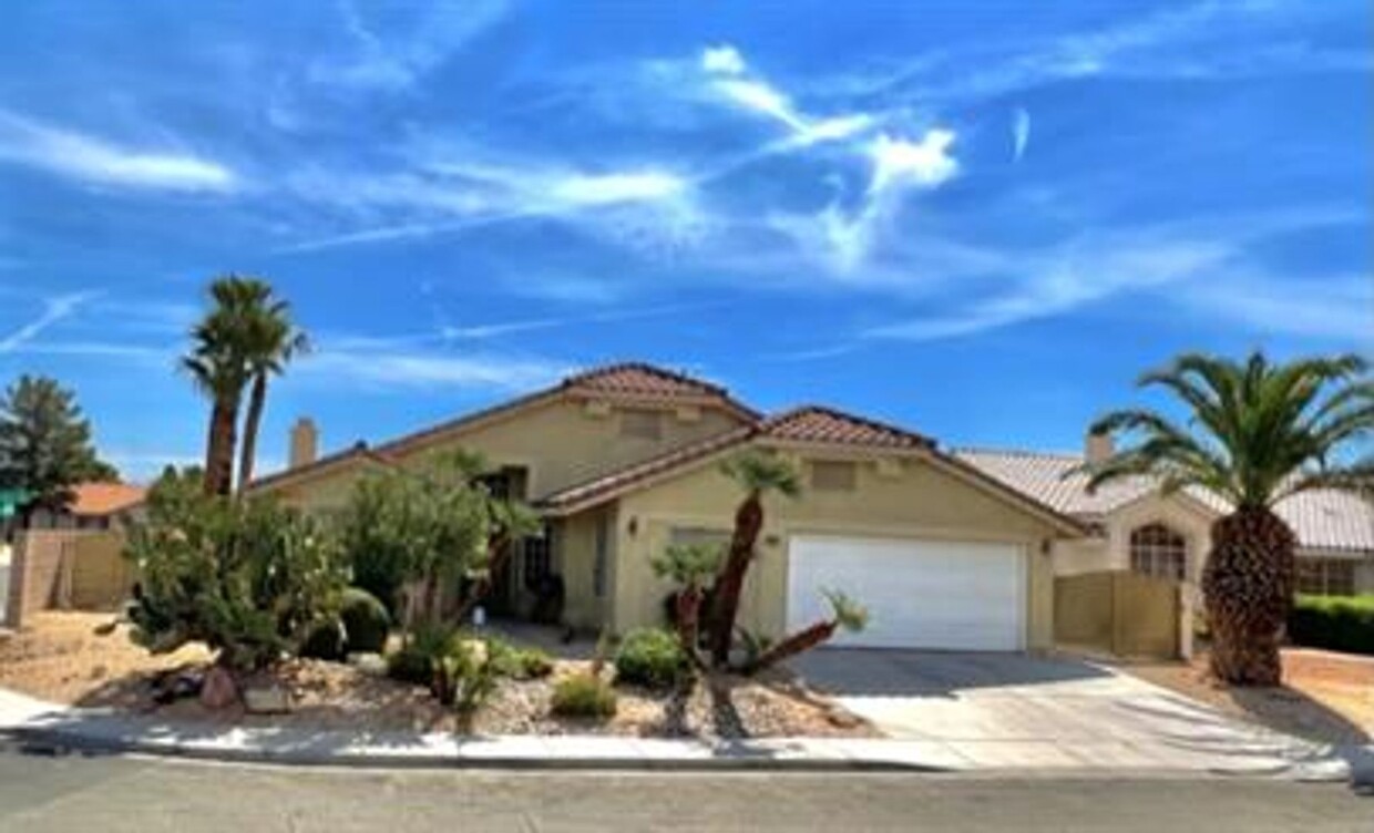 Primary Photo - Beautiful single story home with pool.