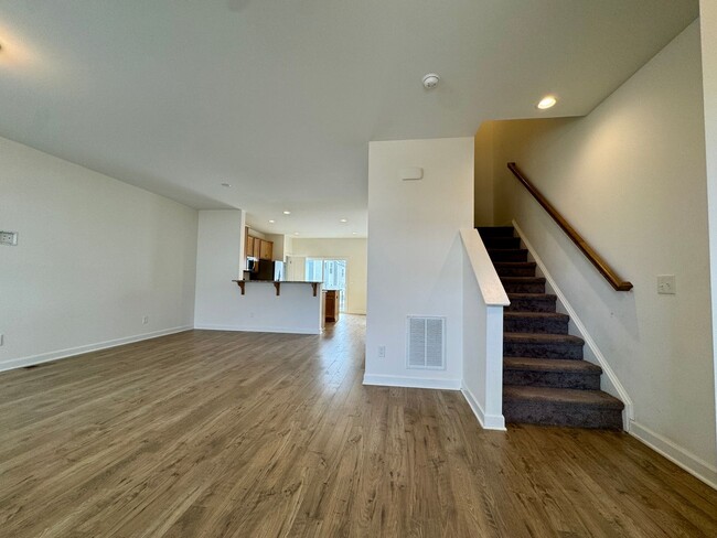 Building Photo - Modern 4 BR | 2.5 BA Townhome with Garage ...