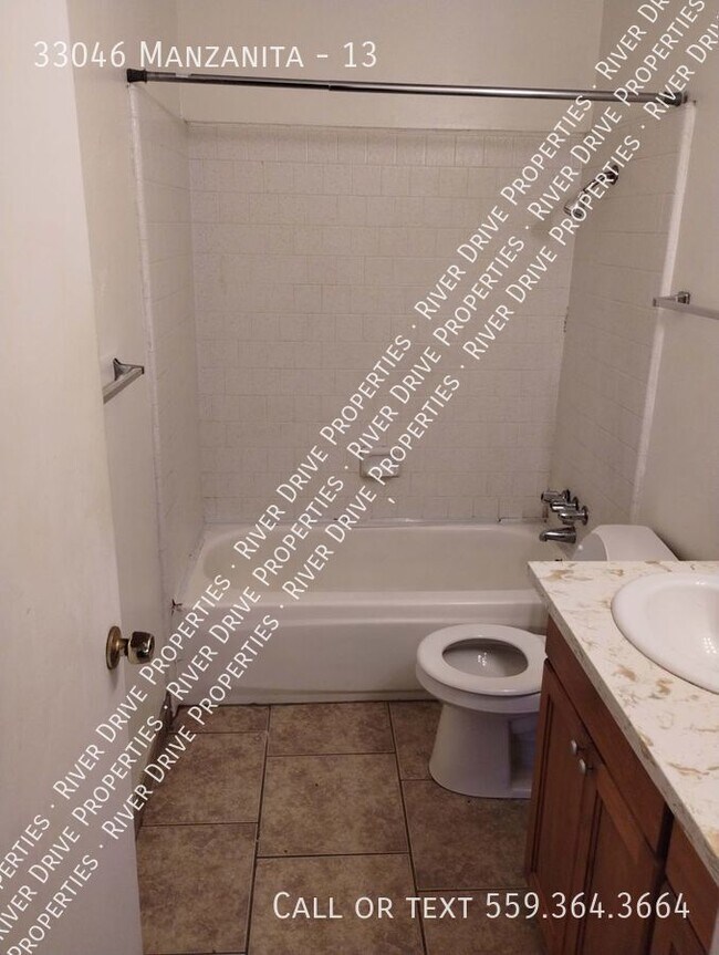 Building Photo - Spacious Two Bedroom Apartment