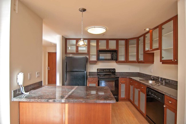 Foto del edificio - Stylish Live/Work Loft 1 Block from Caltrain