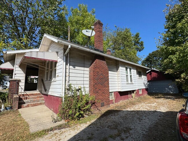 Building Photo - 2161 East Ave