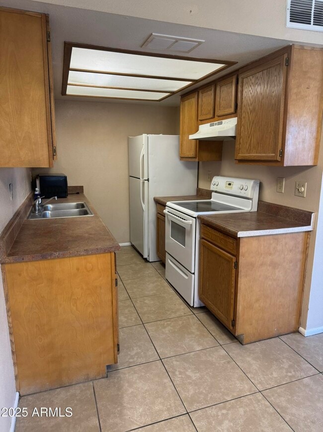 Building Photo - 286 W Palomino Dr