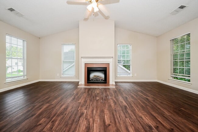 Building Photo - 5008 Kens Ct