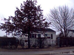 Building Photo - 186 Midway Oval