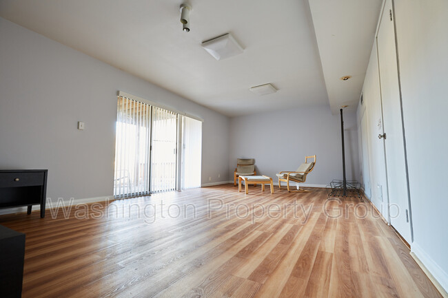 Building Photo - 1670 Wainwright Dr