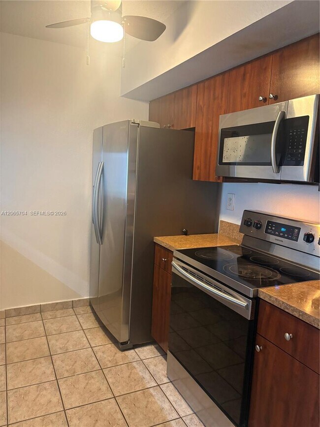 Foto del edificio - 18236 Mediterranean Blvd