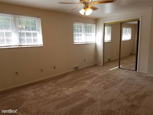 Foto del edificio - 384 Chapel Pl