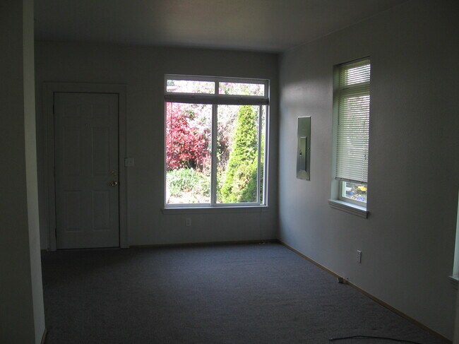 Building Photo - 3026 21st Ave W