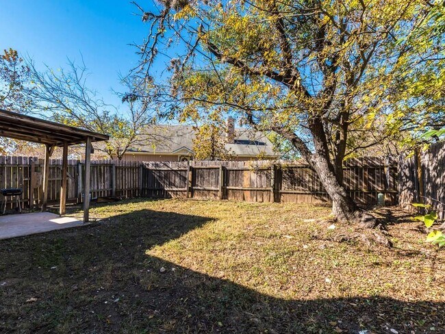 Building Photo - 9101 Japonica Ct