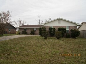 Building Photo - 5921 Howard Rd