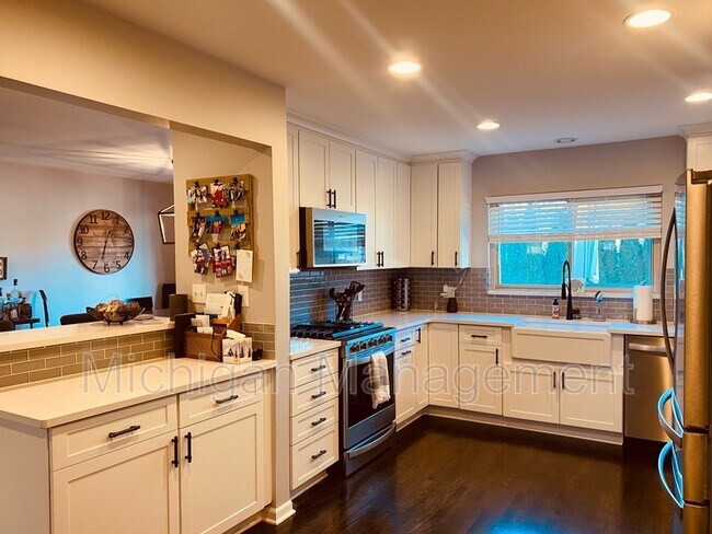 Foto del edificio - 14505 Shadywood Dr