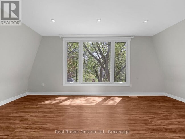 Building Photo - 69 Hillview St