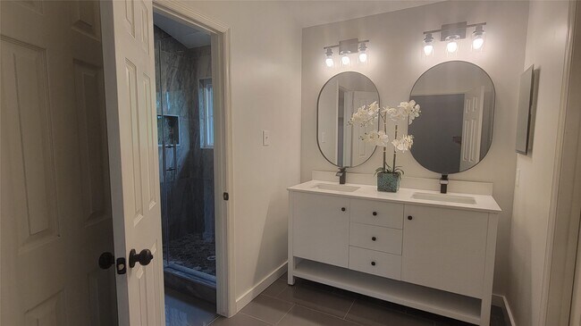 Foto del edificio - 16911 Elmwood Glen Ct