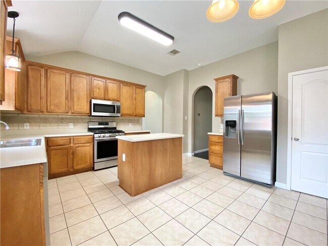 Building Photo - 411 Pecan Grove Dr