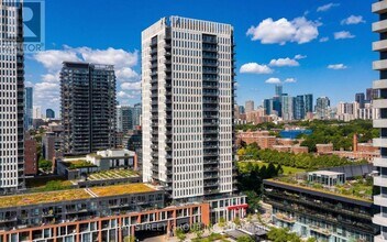 Building Photo - 170 Sumach St