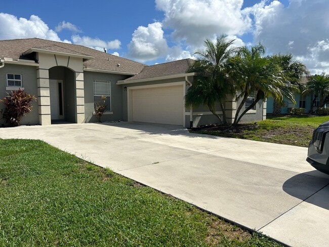 Foto del edificio - 1573 SW Merchant Ln