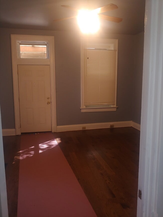 Large bedroom - 310 Fairbanks Ave