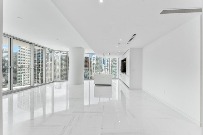 Building Photo - 300 Biscayne Blvd Way