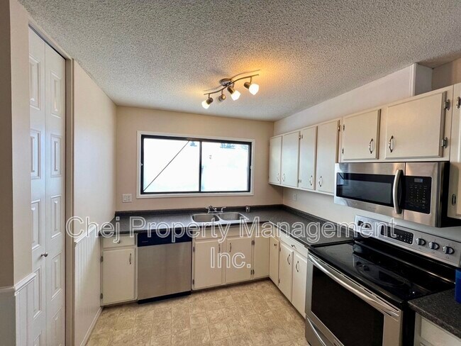 Photo du bâtiment - 14212-14114 114 St NW